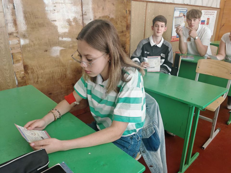 Денис Зубов: Скажем наркотикам - СТОП. В ГБОУ "СШ №13" Советник директора по воспитанию Захарова Кристина Александровна провела лекцию для старших классов на тему вреда употребления наркотических средств Денис Зубов: Скажем наркотикам - СТОП. В ГБОУ "СШ №13" Советник директора по воспитанию Захарова Кристина Александровна провела лекцию для старших классов на тему вреда употребления наркотических средств
