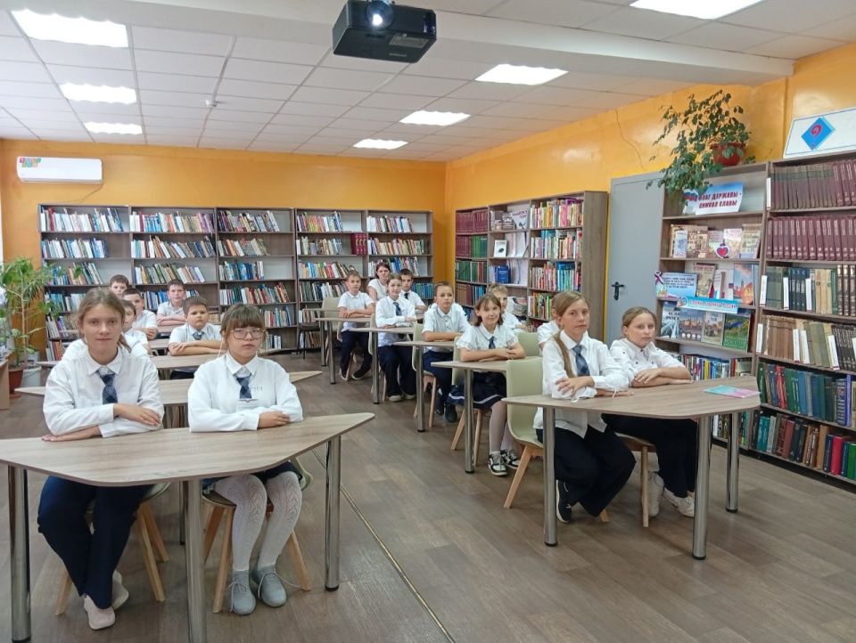 Школьникам Кировского рассказали об истории становления лагеря «Артэк» Школьникам Кировского рассказали об истории становления лагеря «Артэк»