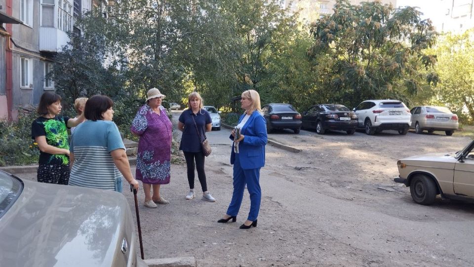Сегодня, 24 сентября, в Червоногвардейском районе состоялась встреча заместителя руководителя Управы Червоногвардейского внутригородского района Администрации городского округа Макеевка Татьяны Задорожной с жителями жилого... Сегодня, 24 сентября, в Червоногвардейском районе состоялась встреча заместителя руководителя Управы Червоногвардейского внутригородского района Администрации городского округа Макеевка Татьяны Задорожной с жителями жилого...