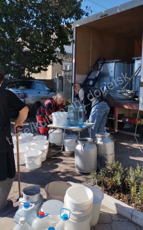Алексей Кулемзин: Донецкие производители воды в кризисной ситуации с водоснабжением продолжают оказывать помощь жителям города Алексей Кулемзин: Донецкие производители воды в кризисной ситуации с водоснабжением продолжают оказывать помощь жителям города