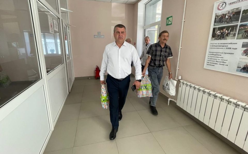 Юрий Атаманов: Средства личной гигиены и бытовой химии передал Донецкому протезно-ортопедическому центру Юрий Атаманов: Средства личной гигиены и бытовой химии передал Донецкому протезно-ортопедическому центру