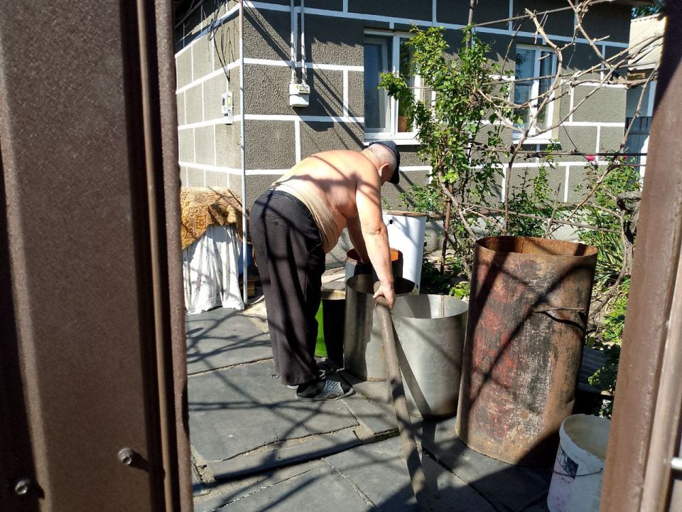 Для обеспечения водой жителей района Управой Кировского внутригородского района при поддержке региона-шефа Московская область ежедневно осуществляется подвоз воды для жителей домов, в которые в установленный графиком день не... Для обеспечения водой жителей района Управой Кировского внутригородского района при поддержке региона-шефа Московская область ежедневно осуществляется подвоз воды для жителей домов, в которые в установленный графиком день не...
