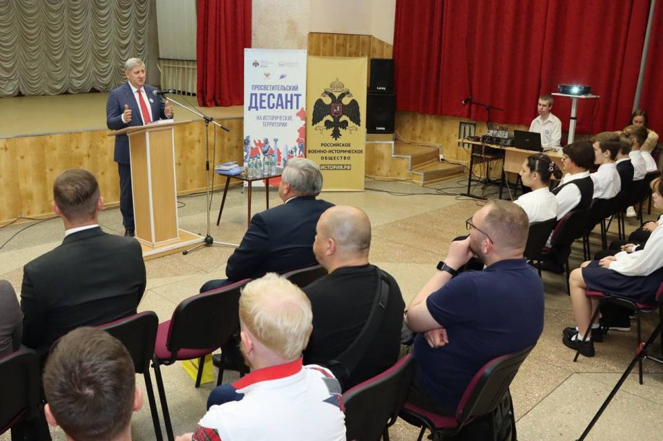Андрей Чертков: В канун годовщины воссоединения исторических территорий с Россией в нашей Республике высадился десант Андрей Чертков: В канун годовщины воссоединения исторических территорий с Россией в нашей Республике высадился десант