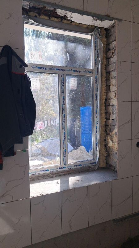Нижегородские специалисты продолжают работу по восстановлению здания детского соццентра в Харцызске Нижегородские специалисты продолжают работу по восстановлению здания детского соццентра в Харцызске