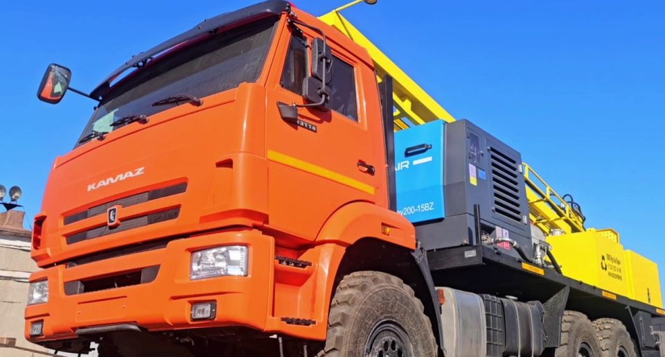 Новую буровую установку передали Енакиевскому филиалу ГУП ДНР «Вода Донбасса» от администрации городского округа Енакиево для бурения новых скважин Новую буровую установку передали Енакиевскому филиалу ГУП ДНР «Вода Донбасса» от администрации городского округа Енакиево для бурения новых скважин