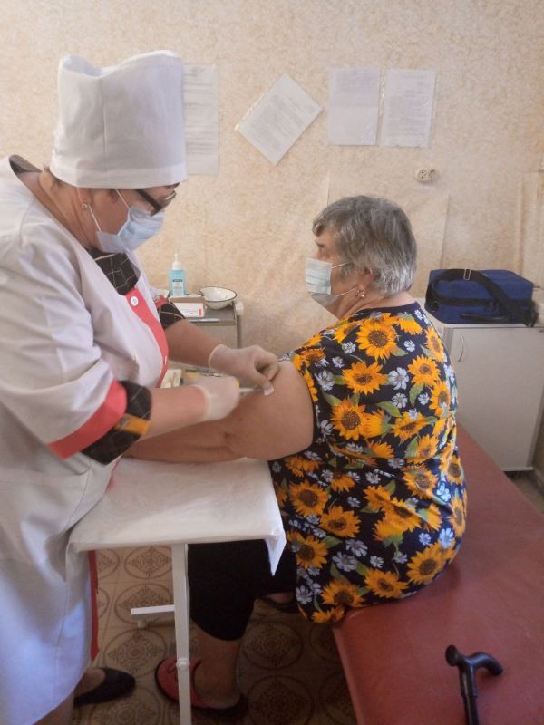 Сотрудниками Центральной районной больницы Тельмановского района продолжается активная работа по проведению массовой вакцинации населения против гриппа Сотрудниками Центральной районной больницы Тельмановского района продолжается активная работа по проведению массовой вакцинации населения против гриппа