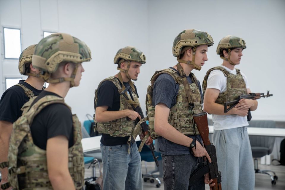 Провели урок начальной военной подготовки в ДОНАУИГС Провели урок начальной военной подготовки в ДОНАУИГС