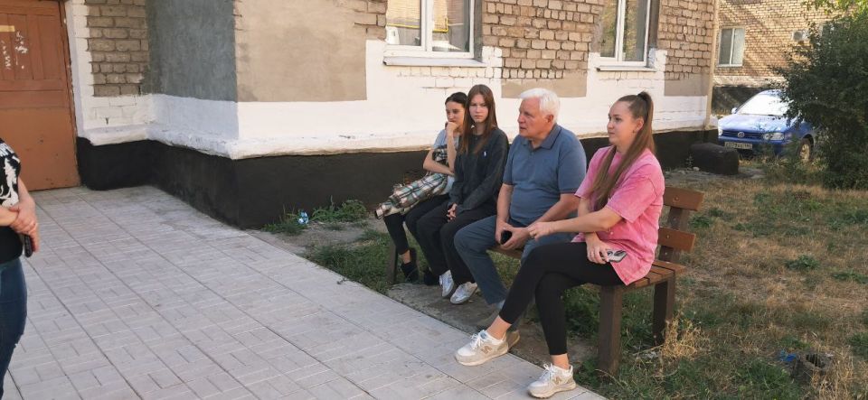24 сентября руководитель Управы Центрально-Городского внутригородского района Владимир Меша провел встречи с населением по адресам: г. о. Макеевка, г. Макеевка, ул. мкр. Центральный, д. 1-1А, ул. Трояновского, д. 60 24 сентября руководитель Управы Центрально-Городского внутригородского района Владимир Меша провел встречи с населением по адресам: г. о. Макеевка, г. Макеевка, ул. мкр. Центральный, д. 1-1А, ул. Трояновского, д. 60