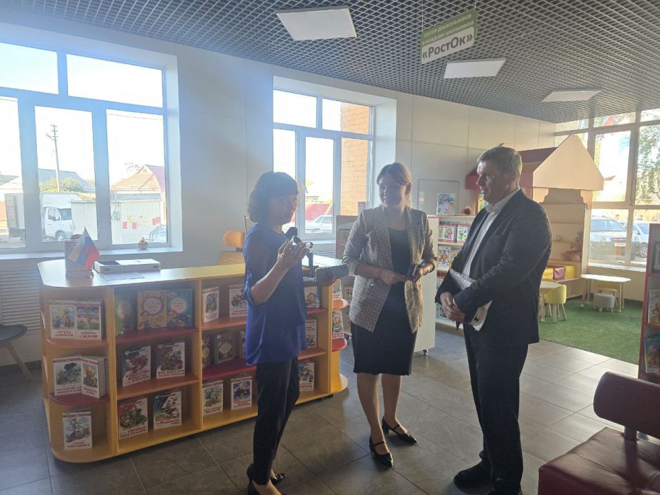 Михаил Желтяков: Прямой и открытый диалог в Амвросиевском округе! Провел встречу с трудовыми коллективами Амвросиевского муниципального округа – коллегами из Централизованной библиотечной системы, Новоамвросиевской школы... Михаил Желтяков: Прямой и открытый диалог в Амвросиевском округе! Провел встречу с трудовыми коллективами Амвросиевского муниципального округа – коллегами из Централизованной библиотечной системы, Новоамвросиевской школы...