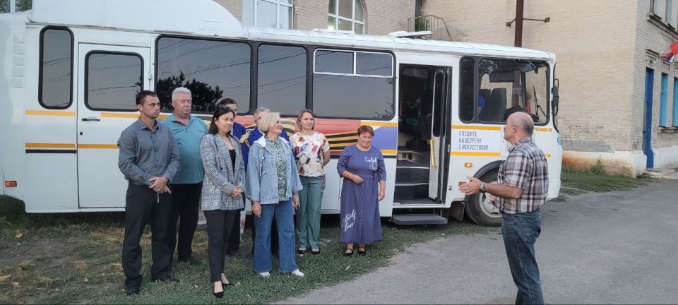 Сергей Филиндаш, депутат Волновахского муниципального совета от партии "Единая Россия", обеспечил доставку гуманитарной помощи, включающей детские вещи и игрушки, в Волновахскую амбулаторию №1 Сергей Филиндаш, депутат Волновахского муниципального совета от партии "Единая Россия", обеспечил доставку гуманитарной помощи, включающей детские вещи и игрушки, в Волновахскую амбулаторию №1