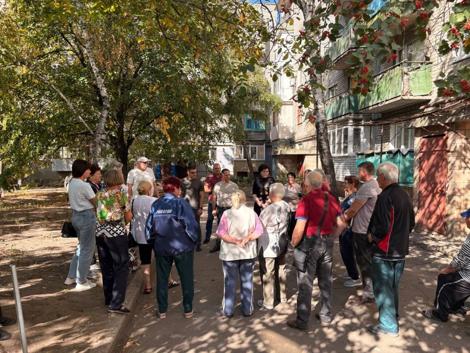 Александр Пеняев: Вчера, 23 сентября, провёл сход с жителями дома № 21 в микрорайоне Центральный Александр Пеняев: Вчера, 23 сентября, провёл сход с жителями дома № 21 в микрорайоне Центральный