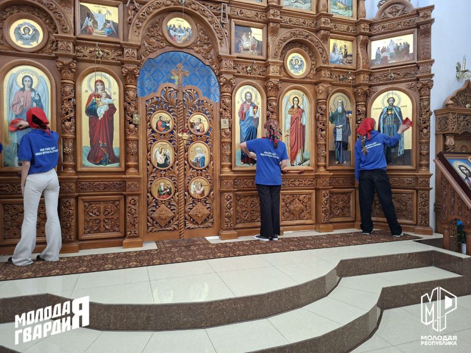 Ждановские активисты привели в порядок святыню Ждановские активисты привели в порядок святыню