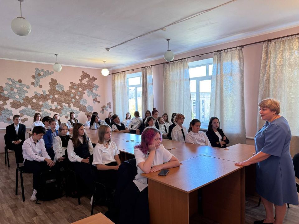 В ГБОУ "Школа №5 г.о. Дебальцево" состоялось мероприятие, направленное на формирование предпринимательского мышления у школьников - "Азы предпринимательства" В ГБОУ "Школа №5 г.о. Дебальцево" состоялось мероприятие, направленное на формирование предпринимательского мышления у школьников - "Азы предпринимательства"