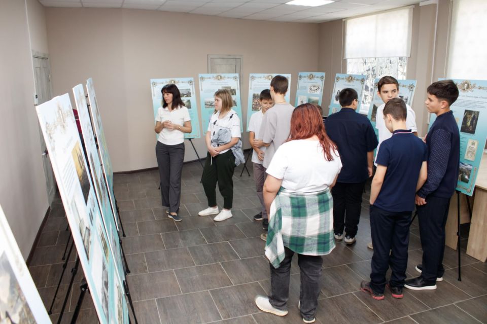 В Донецком республиканском краеведческом музее состоялось открытие планшетной выставки «Российский император Петр I в истории Донского края» В Донецком республиканском краеведческом музее состоялось открытие планшетной выставки «Российский император Петр I в истории Донского края»