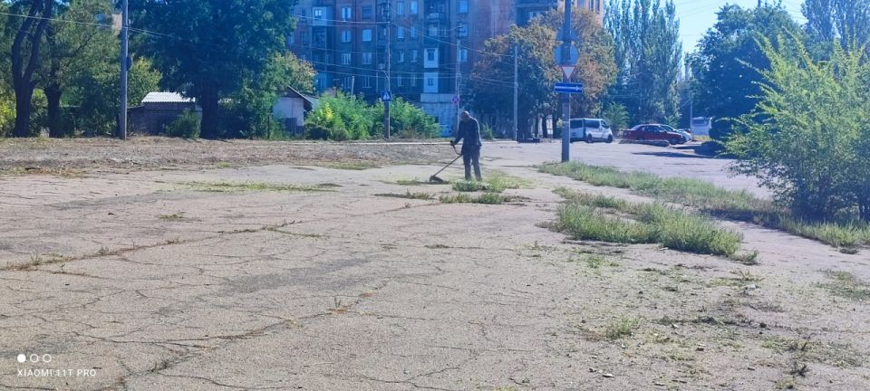 Сегодня, 24 сентября, с целью приведения территории в надлежащее санитарное состояние в Кировском внутригородском районе города Макеевки продолжаются работы по покосу травы Сегодня, 24 сентября, с целью приведения территории в надлежащее санитарное состояние в Кировском внутригородском районе города Макеевки продолжаются работы по покосу травы