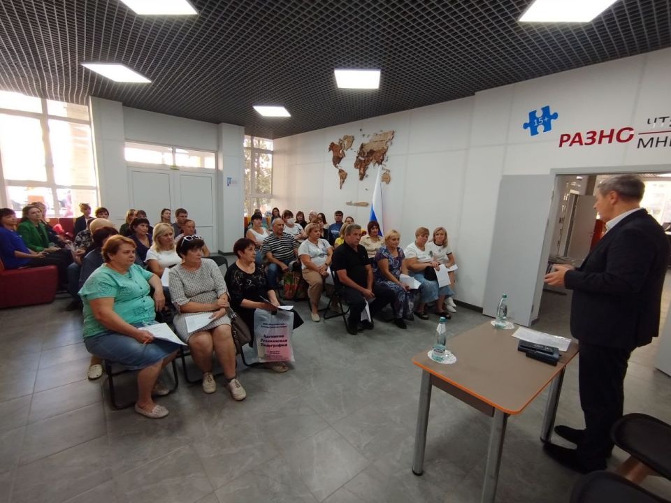 Михаил Желтяков: Прямой и открытый диалог в Амвросиевском округе! Провел встречу с трудовыми коллективами Амвросиевского муниципального округа – коллегами из Централизованной библиотечной системы, Новоамвросиевской школы... Михаил Желтяков: Прямой и открытый диалог в Амвросиевском округе! Провел встречу с трудовыми коллективами Амвросиевского муниципального округа – коллегами из Централизованной библиотечной системы, Новоамвросиевской школы...