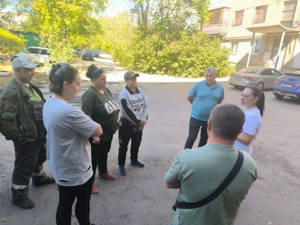 По поручению Главы ДНР Дениса Пушилина 24.09.2025 по адресу: г. Донецк, пр. Ленинский,1 состоялась встреча с жителями, на которой присутствовала руководитель Управы Ленинского внутригородского района Татьяна Темникова По поручению Главы ДНР Дениса Пушилина 24.09.2025 по адресу: г. Донецк, пр. Ленинский,1 состоялась встреча с жителями, на которой присутствовала руководитель Управы Ленинского внутригородского района Татьяна Темникова