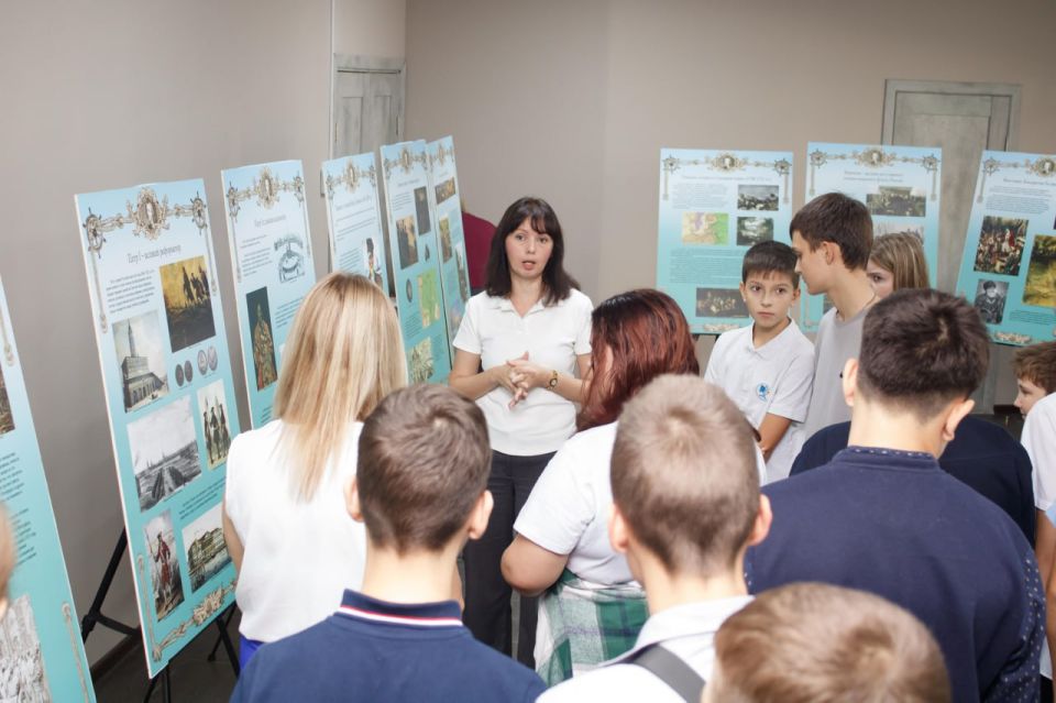 В Донецком республиканском краеведческом музее состоялось открытие планшетной выставки «Российский император Петр I в истории Донского края» В Донецком республиканском краеведческом музее состоялось открытие планшетной выставки «Российский император Петр I в истории Донского края»