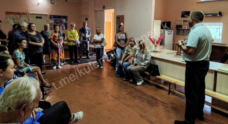 В Киевском районе состоялась встреча заместителя главы администрации г. о. Донецк с трудовым коллективом спортивной школы № 13 В Киевском районе состоялась встреча заместителя главы администрации г. о. Донецк с трудовым коллективом спортивной школы № 13