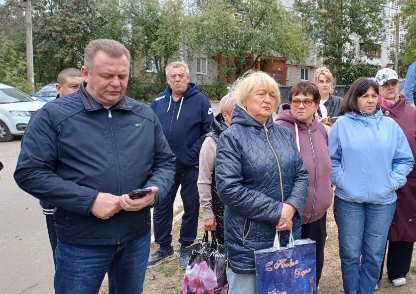 Валентин Левченко: Руководство города продолжает встречи с жителями Киевского района, для того чтобы из «первых уст» услышать о конкретных проблемах Валентин Левченко: Руководство города продолжает встречи с жителями Киевского района, для того чтобы из «первых уст» услышать о конкретных проблемах