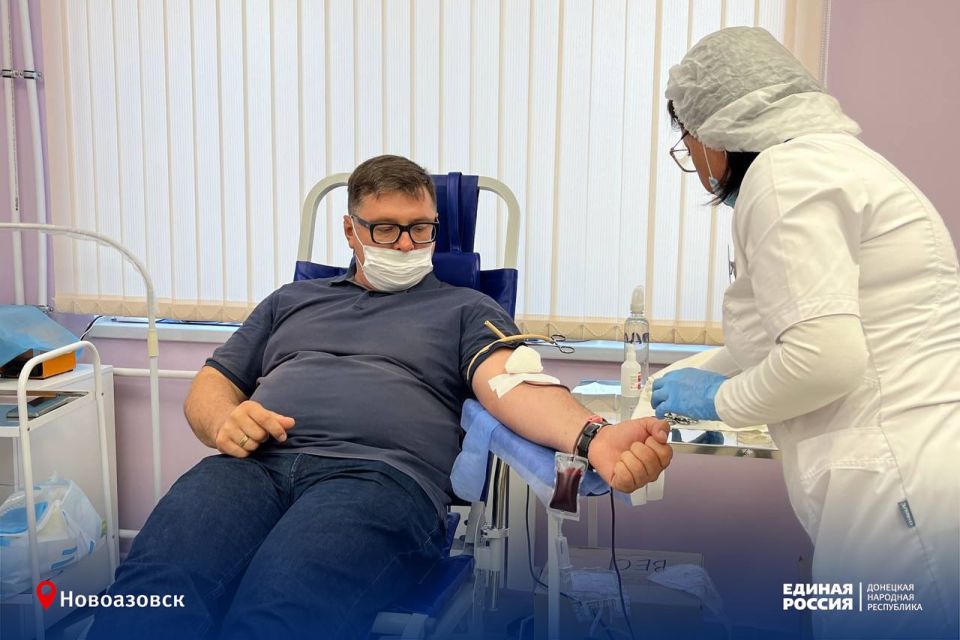 Секретарь Новоазовского местного отделения Единой России Василий Овчаров возглавил акцию донорства в городе Секретарь Новоазовского местного отделения Единой России Василий Овчаров возглавил акцию донорства в городе