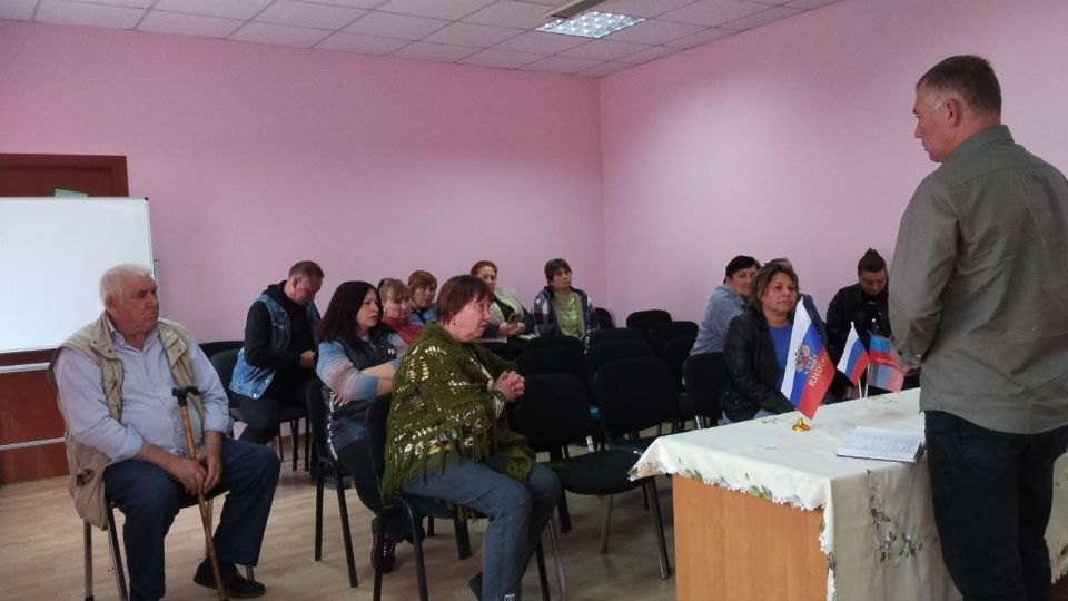 В Новотроицком обсудили актуальные вопросы благоустройства и социальной поддержки В Новотроицком обсудили актуальные вопросы благоустройства и социальной поддержки