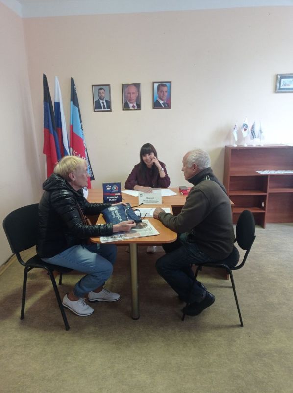 Сегодня, 25 сентября, в общественной приемной партии "Единая Россия" Ленинского района города Донецка по поручению Главы ДНР Дениса Пушилина депутат Донецкого Городского Совета ДНР Евгения Мажара провела прием граждан Сегодня, 25 сентября, в общественной приемной партии "Единая Россия" Ленинского района города Донецка по поручению Главы ДНР Дениса Пушилина депутат Донецкого Городского Совета ДНР Евгения Мажара провела прием граждан
