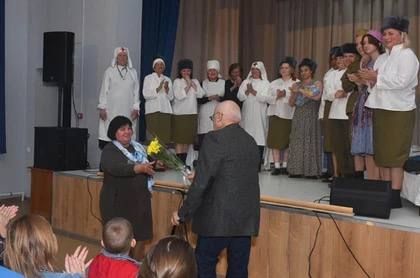 «А нам бы жить…»: Спектакль о женской силе и вере в Победу показали в Еленовке «А нам бы жить…»: Спектакль о женской силе и вере в Победу показали в Еленовке
