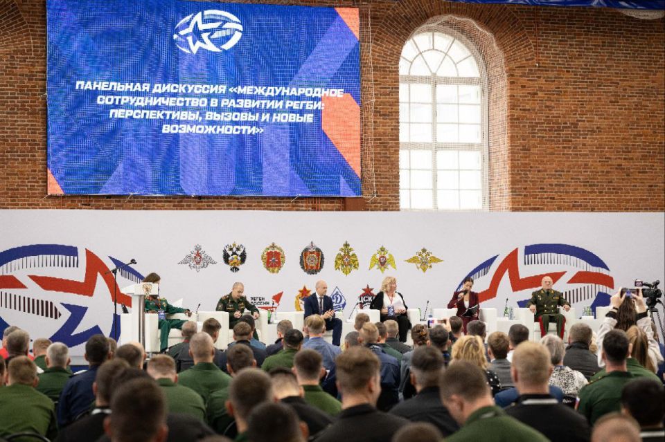 Вице-премьер Ольга Макеева приняла участие в работе Международного конгресса "Регби в системе физической подготовки вооруженных сил РФ и силовых структур Вице-премьер Ольга Макеева приняла участие в работе Международного конгресса "Регби в системе физической подготовки вооруженных сил РФ и силовых структур