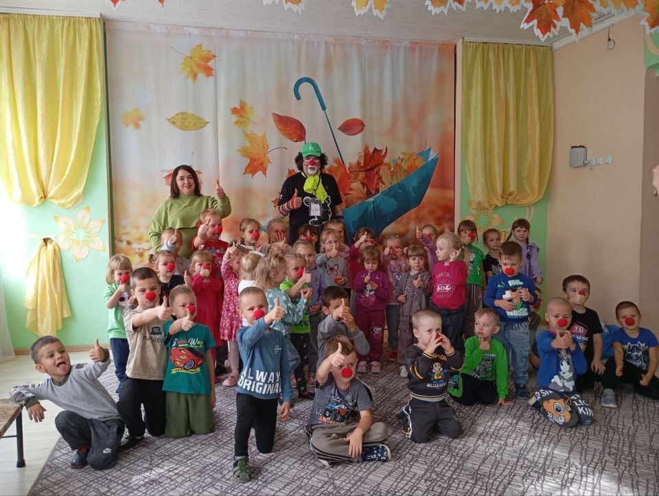 На радость детям!. Сегодня, 25 сентября, городской округ Иловайск посетил Григорий Гапузов - артист театра юного зрителя из города Владикавказа На радость детям!. Сегодня, 25 сентября, городской округ Иловайск посетил Григорий Гапузов - артист театра юного зрителя из города Владикавказа