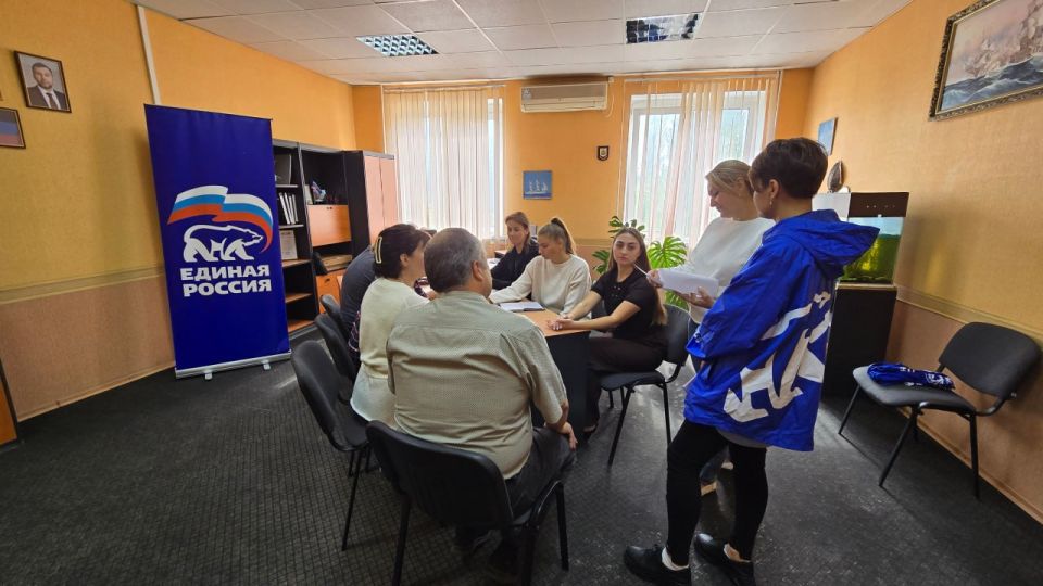 По партийному проекту Единой России «Моя карьера с Единой Россией» в ГКУ «Старобешевский районный центр занятости» прошел семинар По партийному проекту Единой России «Моя карьера с Единой Россией» в ГКУ «Старобешевский районный центр занятости» прошел семинар