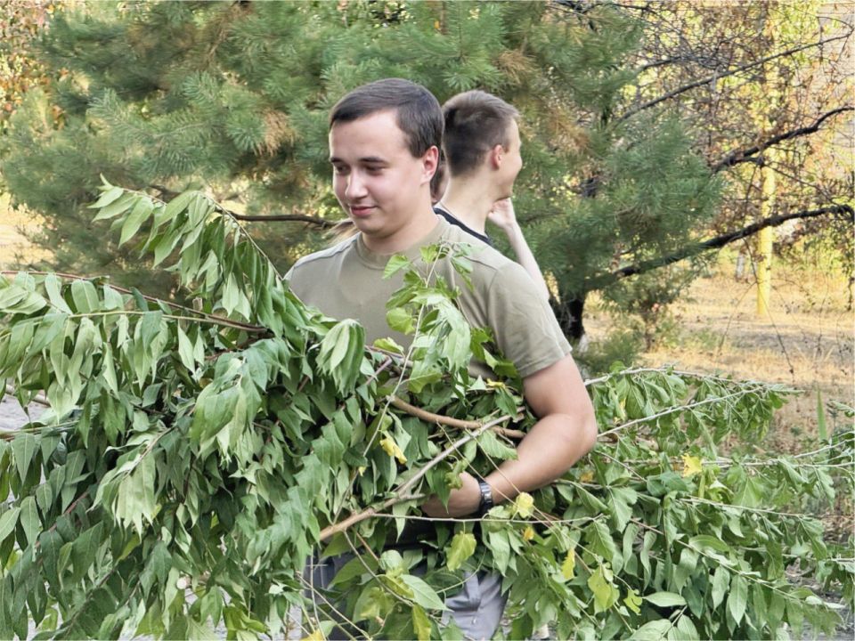 23 сентября сотрудники Управления Россельхознадзора по ДНР и ЛНР приняли участие во всероссийском экологическом субботнике «Зеленая Россия» на территории Луганской Народной Республики 23 сентября сотрудники Управления Россельхознадзора по ДНР и ЛНР приняли участие во всероссийском экологическом субботнике «Зеленая Россия» на территории Луганской Народной Республики