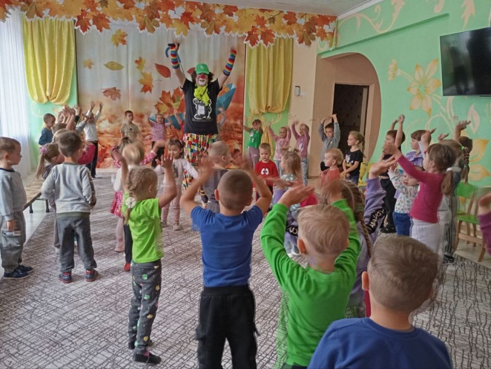 На радость детям!. Сегодня, 25 сентября, городской округ Иловайск посетил Григорий Гапузов - артист театра юного зрителя из города Владикавказа На радость детям!. Сегодня, 25 сентября, городской округ Иловайск посетил Григорий Гапузов - артист театра юного зрителя из города Владикавказа