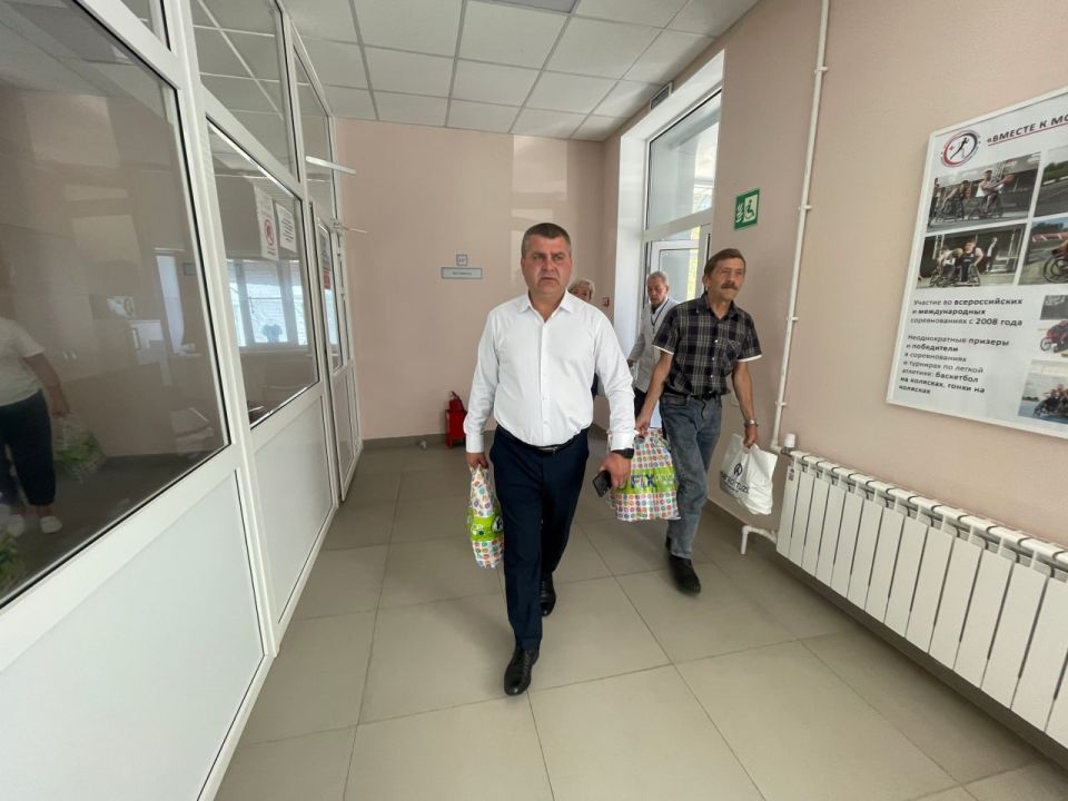 Юрий Покинтелица: Получили очень важную и нужную гуманитарную помощь - средства личной гигиены и бытовую химию Юрий Покинтелица: Получили очень важную и нужную гуманитарную помощь - средства личной гигиены и бытовую химию
