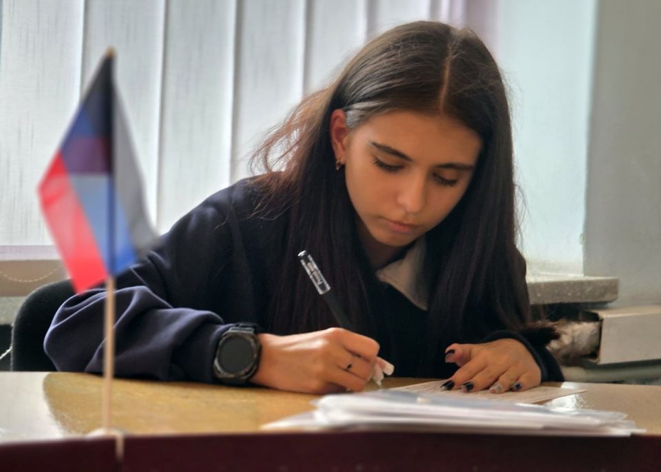 Иван Адамец: В преддверии Дня воссоединения Донецкой Народной Республики с Российской Федерацией, в Куйбышевском районе состоялось торжественное вручение паспортов юным жителям «Мы-граждане России!» Иван Адамец: В преддверии Дня воссоединения Донецкой Народной Республики с Российской Федерацией, в Куйбышевском районе состоялось торжественное вручение паспортов юным жителям «Мы-граждане России!»