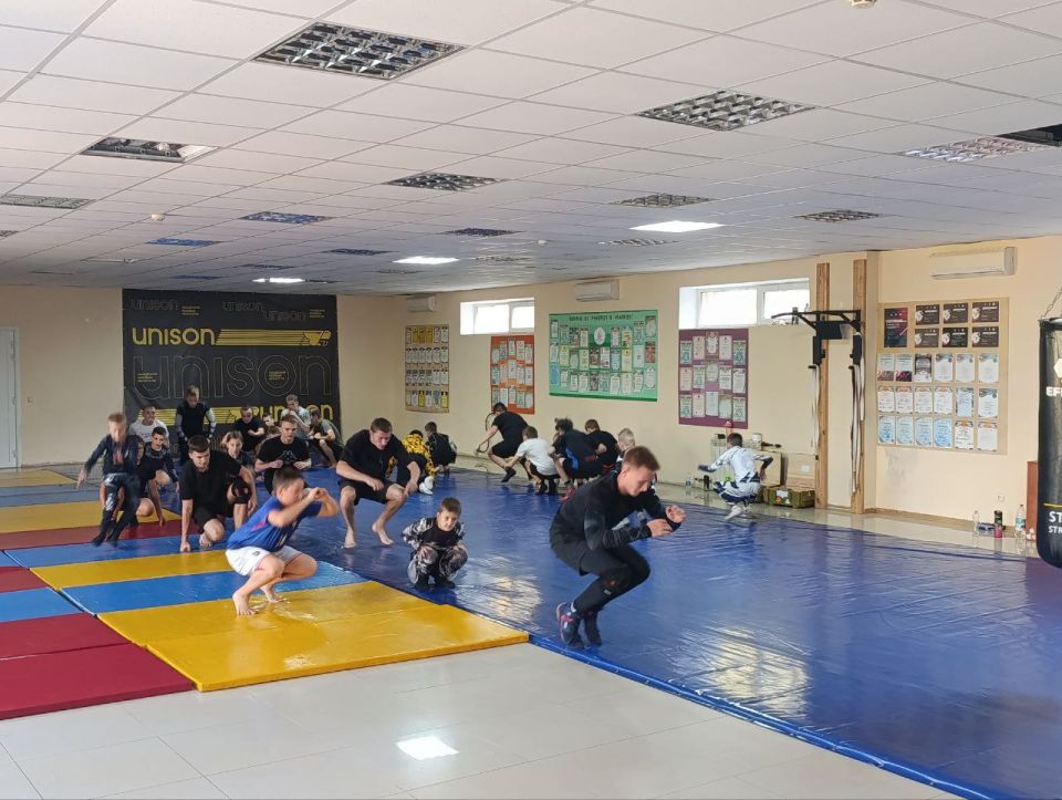 Иван Приходько: 24 сентября в рамках партийного проекта «Старший брат» Народная дружина провела совместную тренировку «Спорт делает нас сильнее» Иван Приходько: 24 сентября в рамках партийного проекта «Старший брат» Народная дружина провела совместную тренировку «Спорт делает нас сильнее»