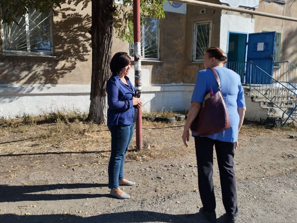 Встреча с населением. 24 сентября в рамках поручения Главы Донецкой Народной Республики Дениса Пушилина о постоянном диалоге с населением начальником управления по обеспечению деятельности территорий администрации городского... Встреча с населением. 24 сентября в рамках поручения Главы Донецкой Народной Республики Дениса Пушилина о постоянном диалоге с населением начальником управления по обеспечению деятельности территорий администрации городского...
