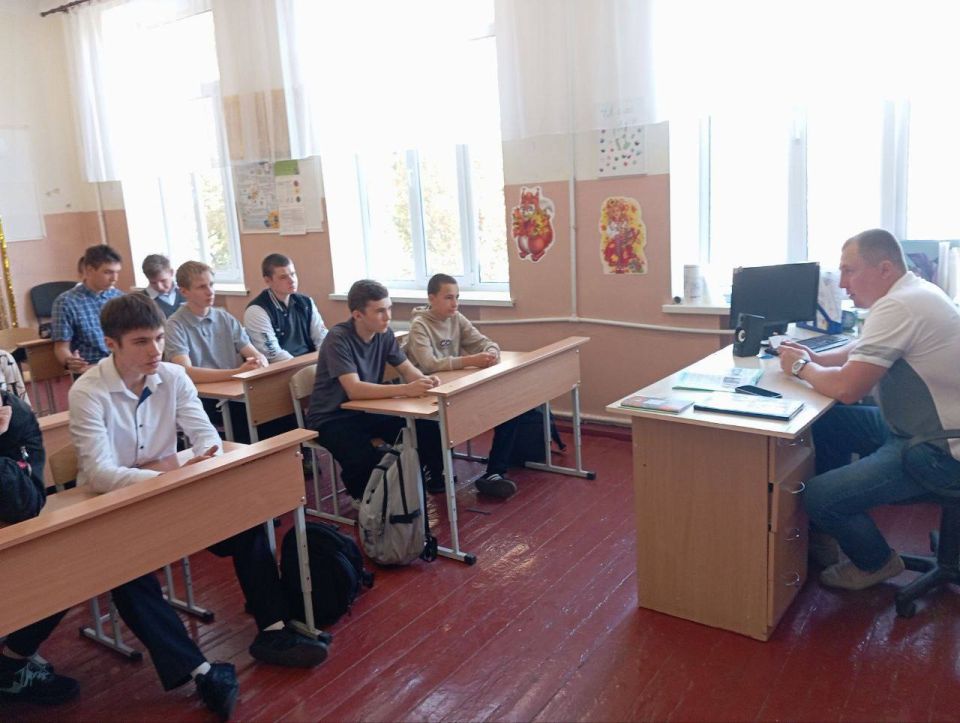 Денис Зубов: Диалог со старшеклассниками Денис Зубов: Диалог со старшеклассниками