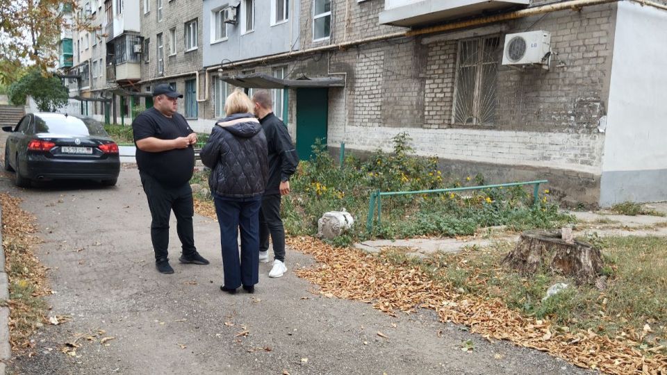 Сегодня, 25 сентября, в Червоногвардейском внутригородском районе заместитель руководителя управы Татьяна Задорожная провела встречу с жителями жилого массива Крупской возле дома № 7 по улице Уборевича Сегодня, 25 сентября, в Червоногвардейском внутригородском районе заместитель руководителя управы Татьяна Задорожная провела встречу с жителями жилого массива Крупской возле дома № 7 по улице Уборевича