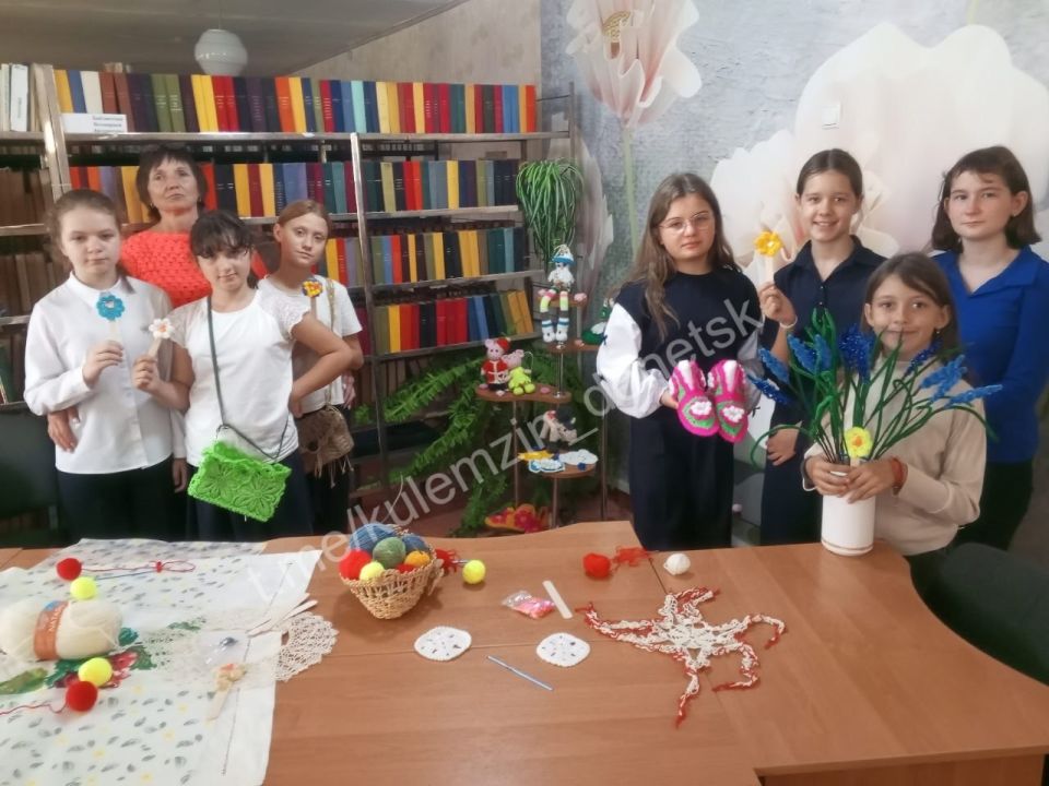 В рамках проекта «Сохраняя традиции – создаём будущее!» Всероссийского проекта «Гений места» в библиотеке-филиале № 3 для учащихся школы № 42 прошёл мастер-класс «Вязаные чудеса» В рамках проекта «Сохраняя традиции – создаём будущее!» Всероссийского проекта «Гений места» в библиотеке-филиале № 3 для учащихся школы № 42 прошёл мастер-класс «Вязаные чудеса»