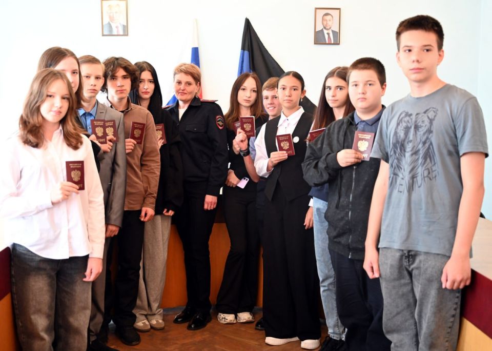 Иван Адамец: В преддверии Дня воссоединения Донецкой Народной Республики с Российской Федерацией, в Куйбышевском районе состоялось торжественное вручение паспортов юным жителям «Мы-граждане России!» Иван Адамец: В преддверии Дня воссоединения Донецкой Народной Республики с Российской Федерацией, в Куйбышевском районе состоялось торжественное вручение паспортов юным жителям «Мы-граждане России!»