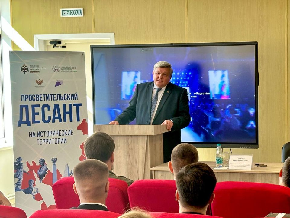 Владимир Ежиков: Новые возможности для блогеров-просветителей: РВИО открывает студию Rutube в Мариуполе Владимир Ежиков: Новые возможности для блогеров-просветителей: РВИО открывает студию Rutube в Мариуполе