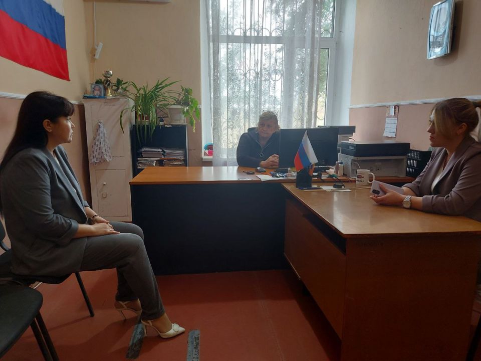 Заместитель Главы Администрации Мангушского муниципального округа Алена Кошевая провела встречу с жителями села Стародубовка Заместитель Главы Администрации Мангушского муниципального округа Алена Кошевая провела встречу с жителями села Стародубовка