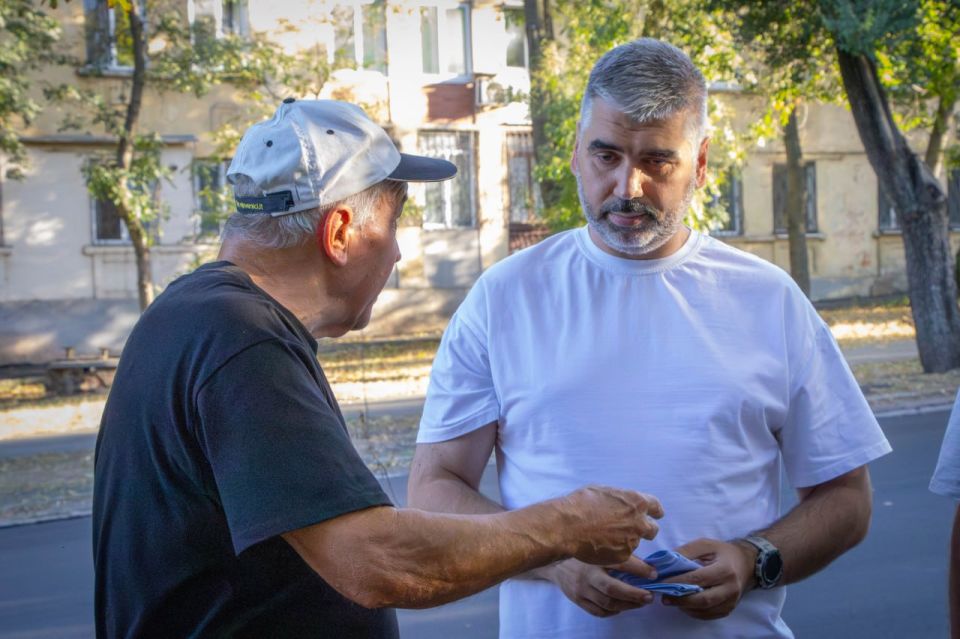 Алексей Дорофеев: Вчерашний вечер в Ленинском районе Донецка, на улице Кирова, был посвящен прямому диалогу с жителями Алексей Дорофеев: Вчерашний вечер в Ленинском районе Донецка, на улице Кирова, был посвящен прямому диалогу с жителями