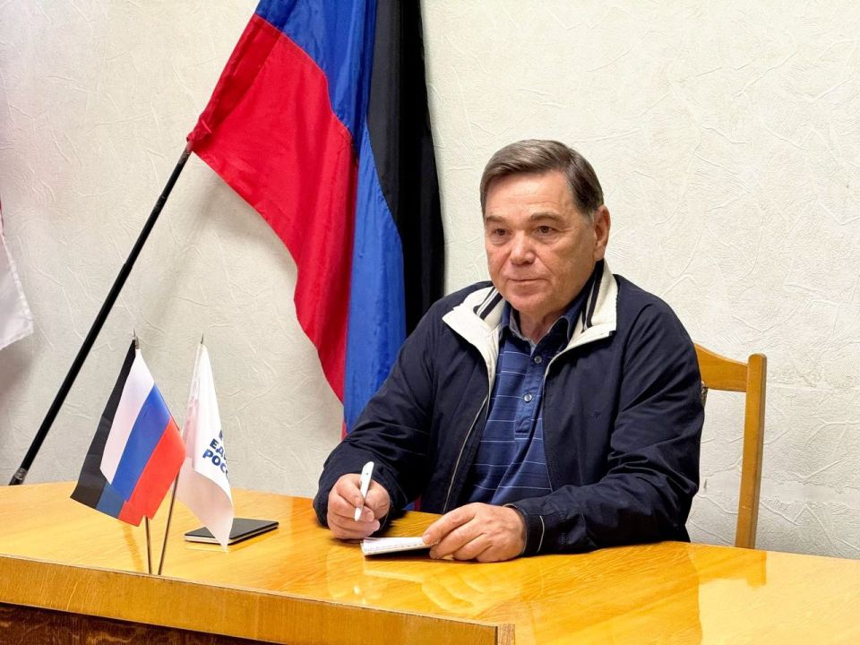 Заместитель главы администрации Донецка Виктор Моисеенков обсудил с коллективом Пенсионного фонда готовность к осенне-зимнему периоду Заместитель главы администрации Донецка Виктор Моисеенков обсудил с коллективом Пенсионного фонда готовность к осенне-зимнему периоду