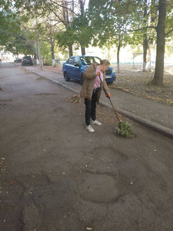 В Ленинском районе г. Донецка прошла акция «Чистый четверг», в которой приняли участие коммунальные службы Ленинского района В Ленинском районе г. Донецка прошла акция «Чистый четверг», в которой приняли участие коммунальные службы Ленинского района