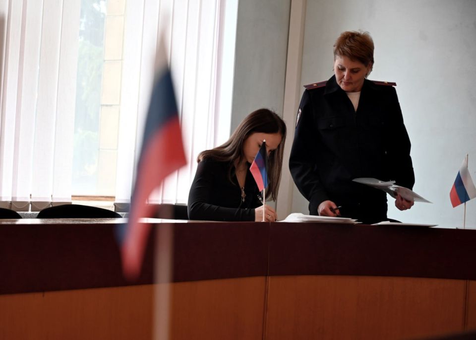Иван Адамец: В преддверии Дня воссоединения Донецкой Народной Республики с Российской Федерацией, в Куйбышевском районе состоялось торжественное вручение паспортов юным жителям «Мы-граждане России!» Иван Адамец: В преддверии Дня воссоединения Донецкой Народной Республики с Российской Федерацией, в Куйбышевском районе состоялось торжественное вручение паспортов юным жителям «Мы-граждане России!»