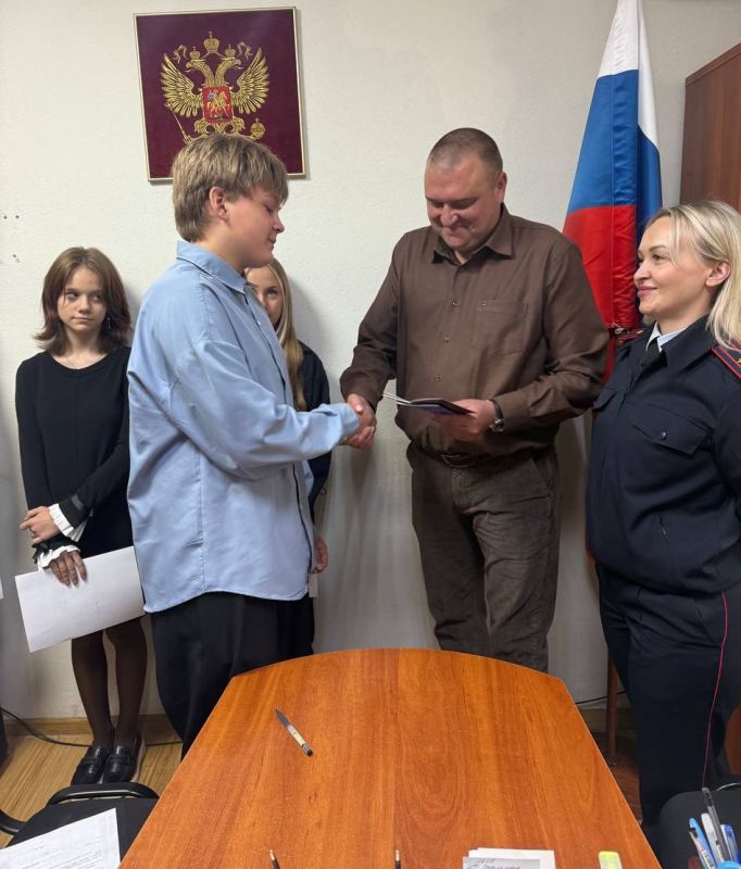 Сегодня, 25 сентября 2025 года, в преддверии дня воссоединения ДНР, ЛНР, Запорожской области и Херсонской области с Российской Федерацией, Руководитель Управы Кировского внутригородского района Администрации Алексей Дмитрюк... Сегодня, 25 сентября 2025 года, в преддверии дня воссоединения ДНР, ЛНР, Запорожской области и Херсонской области с Российской Федерацией, Руководитель Управы Кировского внутригородского района Администрации Алексей Дмитрюк...