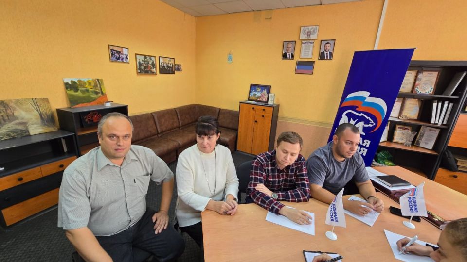 По партийному проекту Единой России «Моя карьера с Единой Россией» в ГКУ «Старобешевский районный центр занятости» прошел семинар По партийному проекту Единой России «Моя карьера с Единой Россией» в ГКУ «Старобешевский районный центр занятости» прошел семинар