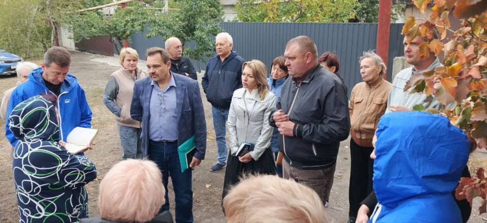 Сегодня, 25 сентября 2025 года, по поручению Главы Республики Дениса Пушилина, провел встречу с жителями по адресу: ул. Нефтяная, 8 Сегодня, 25 сентября 2025 года, по поручению Главы Республики Дениса Пушилина, провел встречу с жителями по адресу: ул. Нефтяная, 8